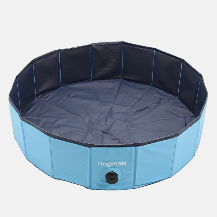 Hundebasseng fra dogman på grå bakgrunn.