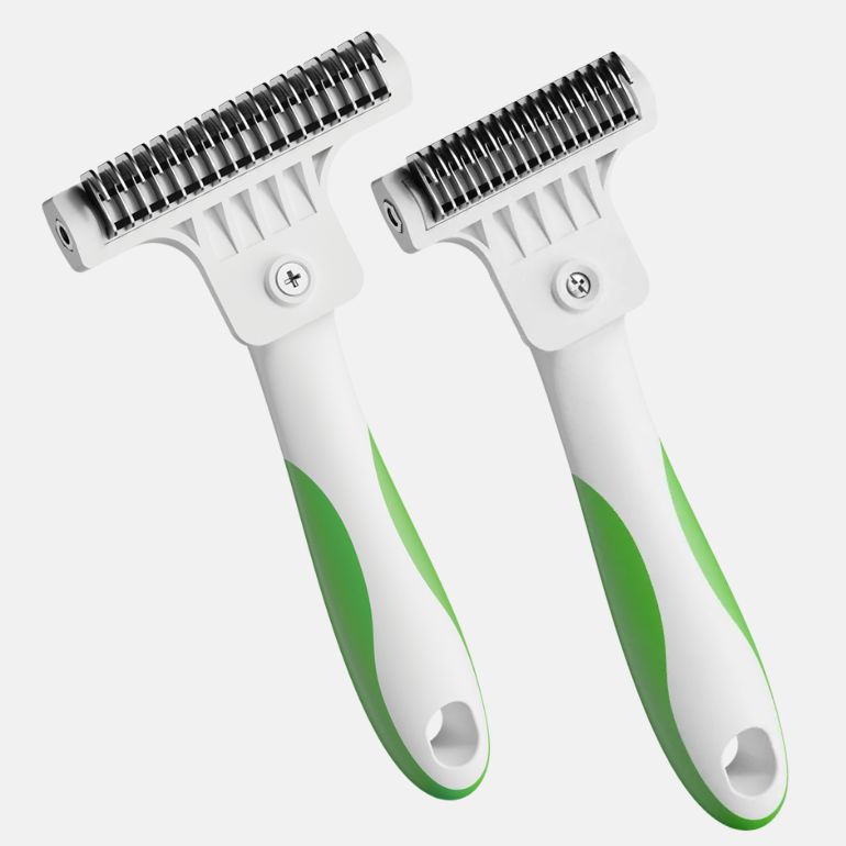 Andis Deshedding Tool og Andis Compact Deshedding Tool på grå bakgrunn