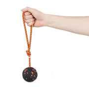 Non-stop dogwear Dog Ball on Rope i oransje og svart