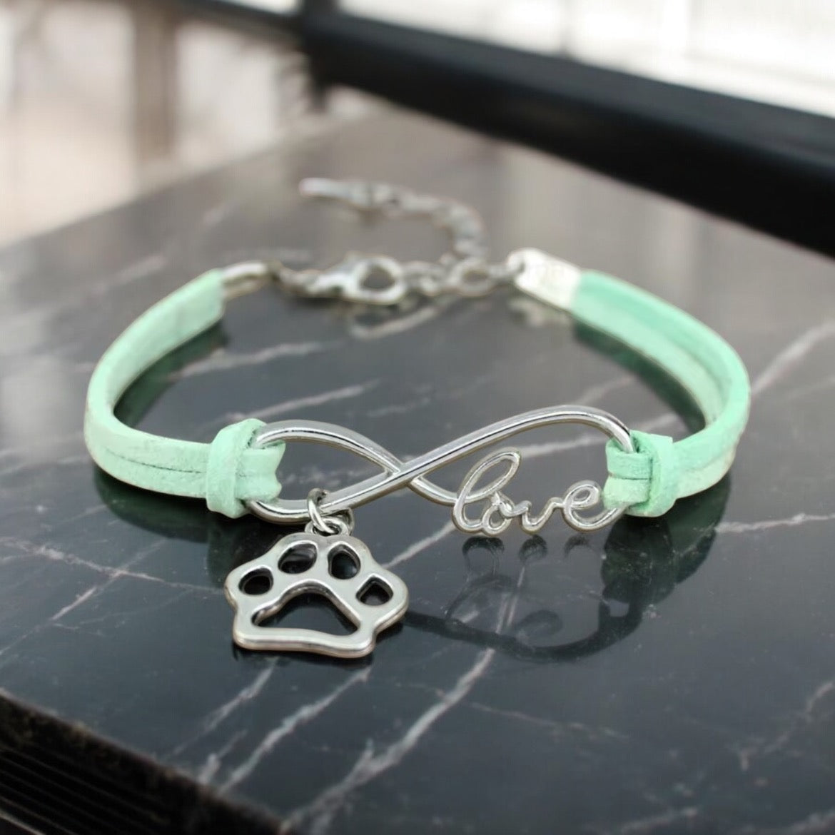Armbånd med poteanheng infinity