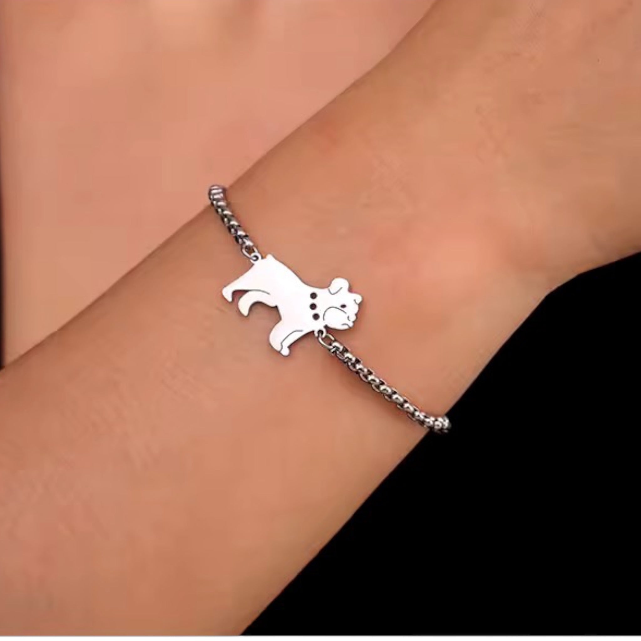 Armbånd med bulldoganheng