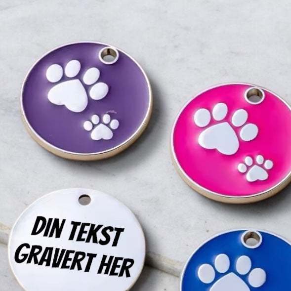 ID-brikke med poteavtrykk – gravert navnebrikke til hund