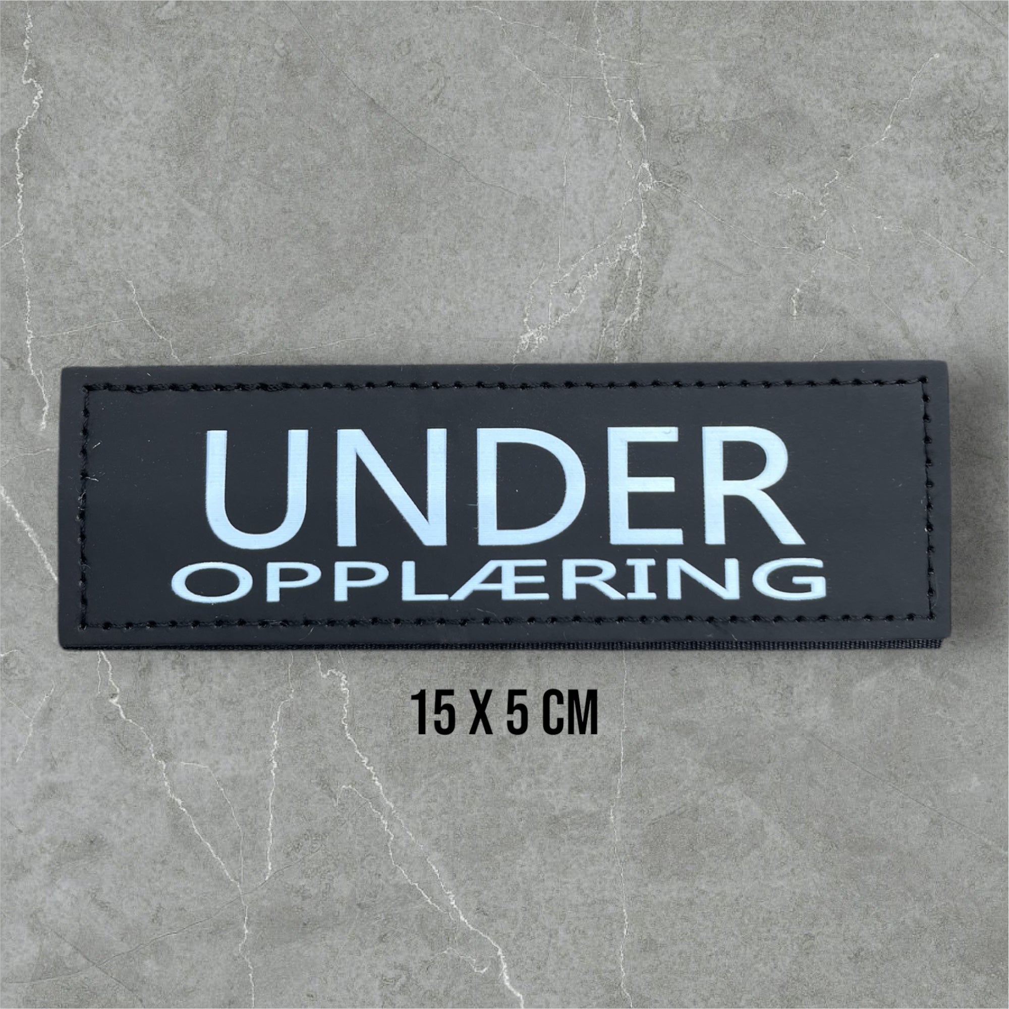 Under opplæring patch til hundesele – borrelåsmerke