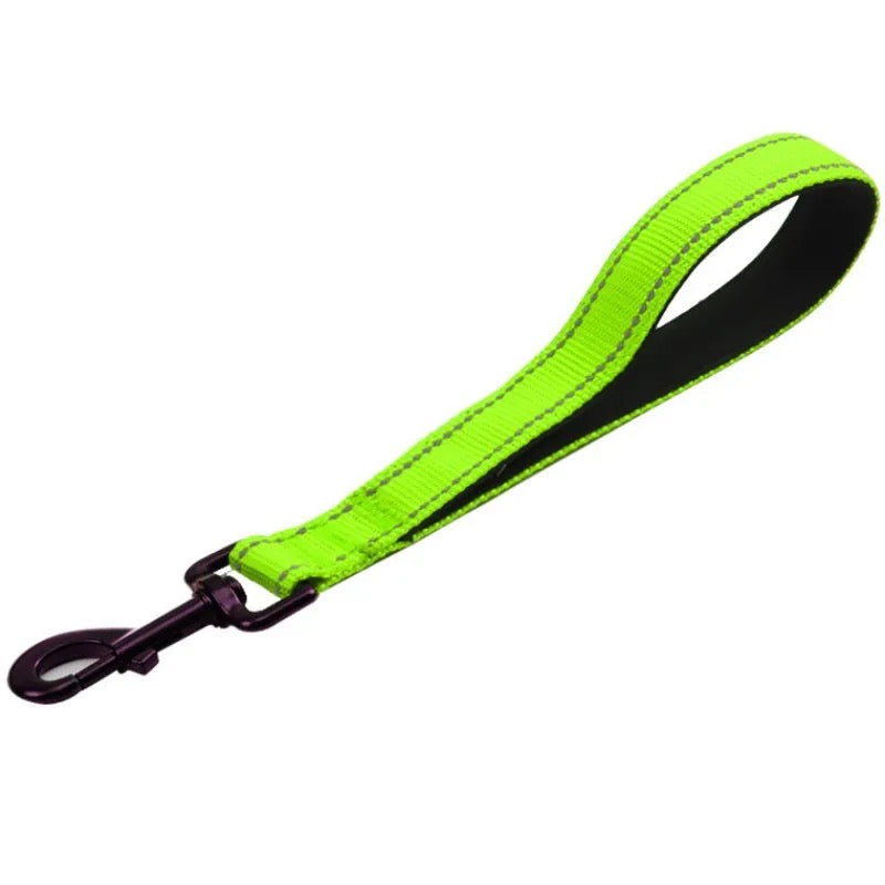 Kort hundekobbel 30 cm – solid bånd for ekstra kontroll