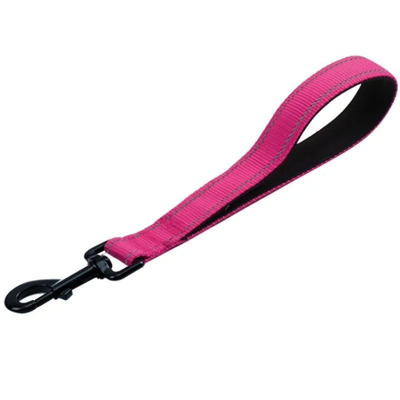 Kort hundekobbel 30 cm – solid bånd for ekstra kontroll