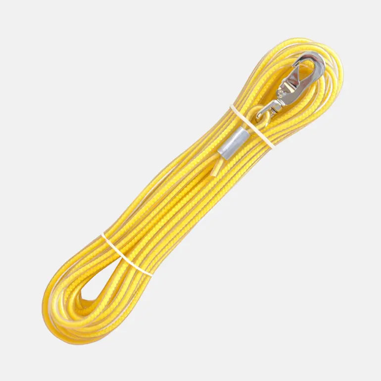 Gul sporline med karabinkrok fra Alac på grå bakgrunn.