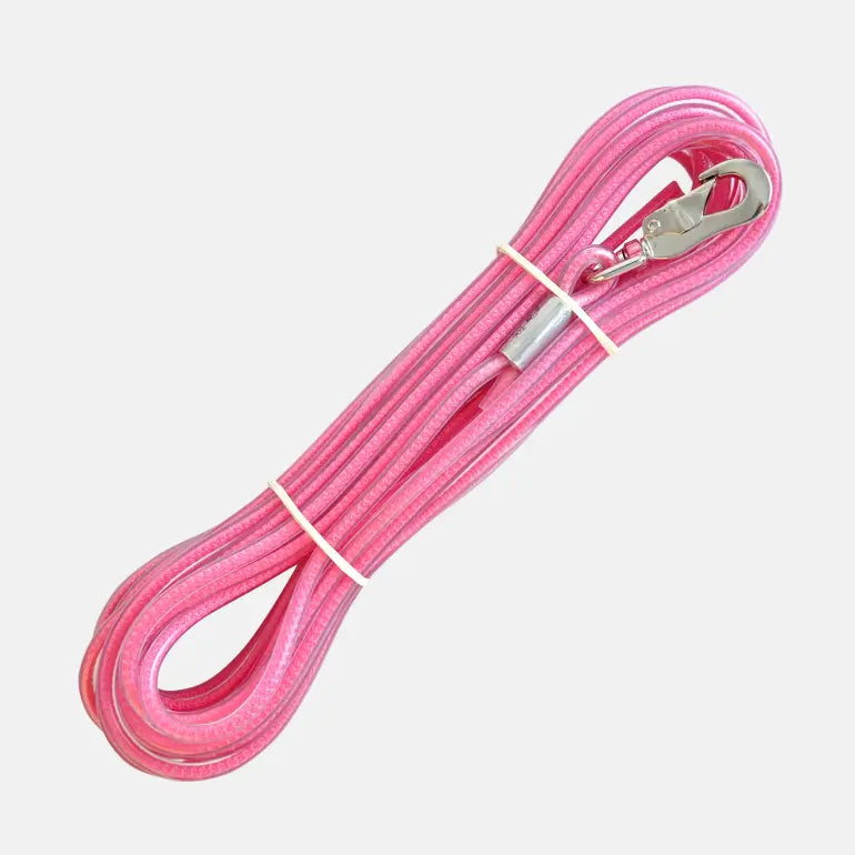 Rosa sporline med karabinkrok fra Alac på grå bakgrunn.