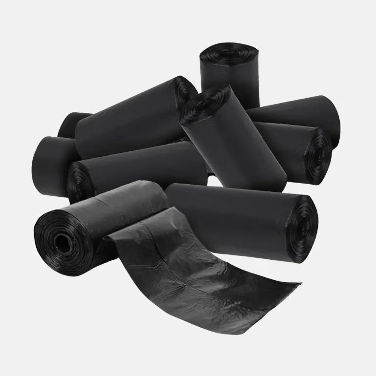 Haug av svarte hundeposer fra Dogman på grå bakgrunn.