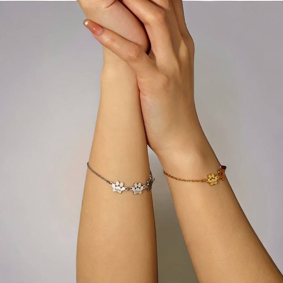 Personlig armbånd med graverte poter – opptil 4 navn