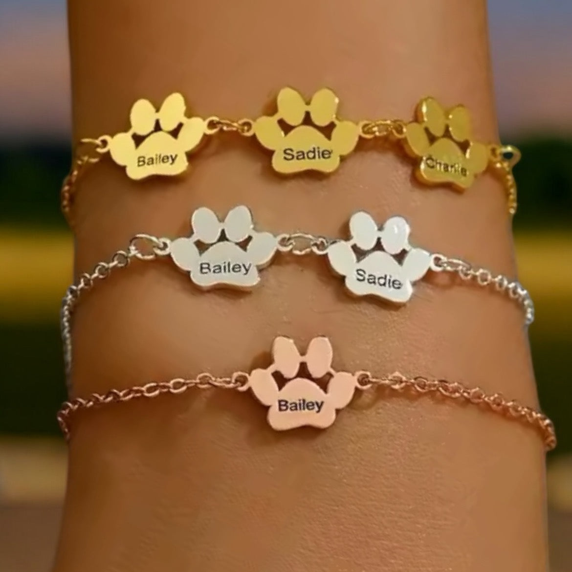 Personlig armbånd med graverte poter – opptil 4 navn